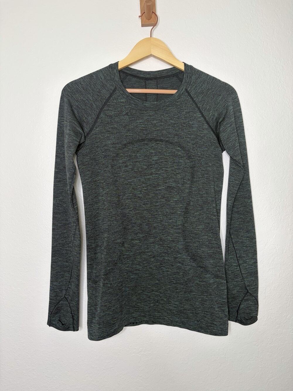 Lululemon Green Black Heathered Swiftly Tech Long Sleeve Size 6